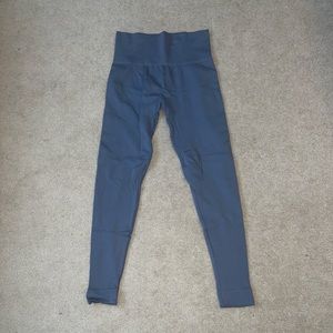 SET active leggings- color pluto
size M/L